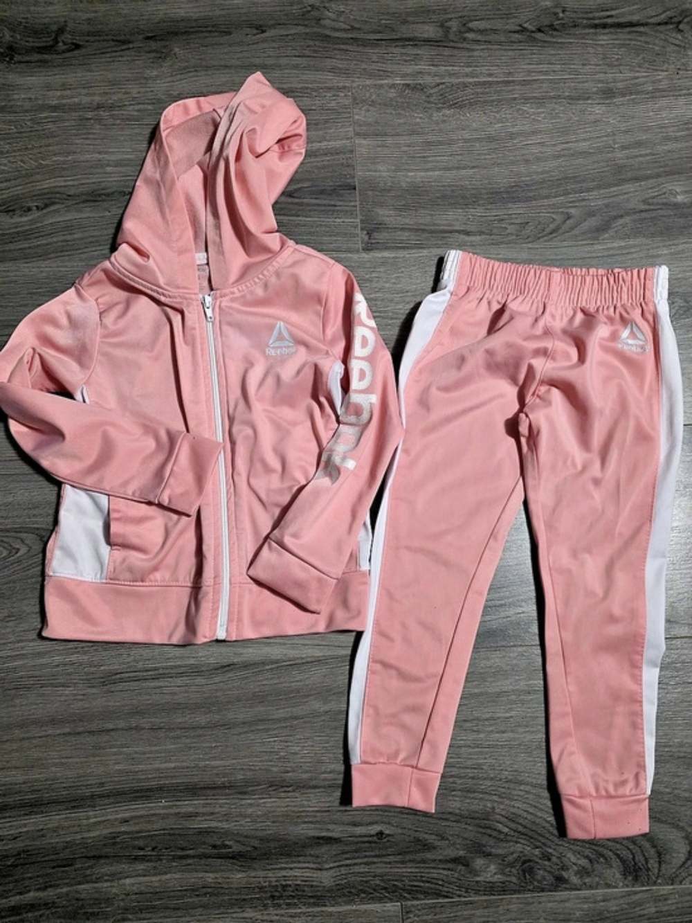 Girls Reebok size 4. Pink&White. Joggers style set. VGUC!